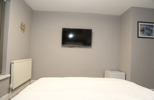 Woolwich Common Hotel | A A Guest Room7Near Royal Arsenal