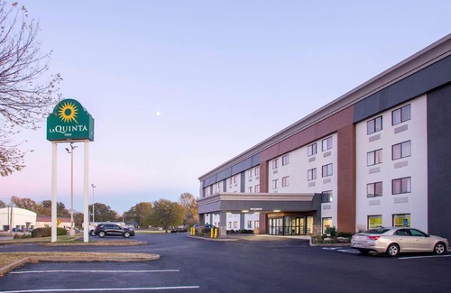 Hazelwood Hotel | La Quinta Inn by Wyndham St. Louis Hazelwood - Airport North