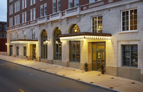 Downtown Dubuque Hotel | Hotel Julien Dubuque