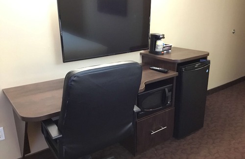 Hearst Hotel | Villa Inn & Suites, SureStay Collection by Best Western