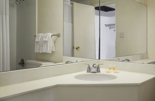 New Stanton Hotel | Days Inn by Wyndham New Stanton PA