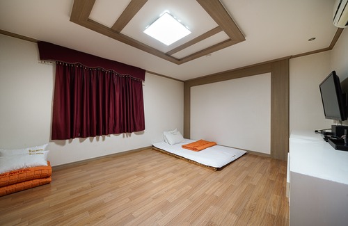 Chungmu Hotel | Tongyeong King