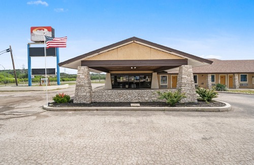 Junction Hotel | OYO Hotel Junction TX I-10
