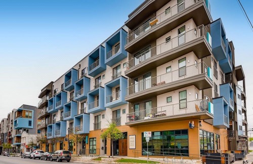 East Cesar Chavez Hotel | Sentral East Austin 1630