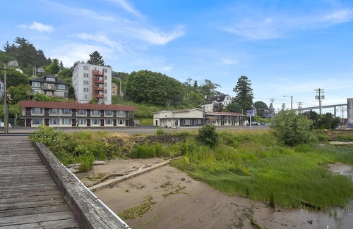 Astoria Hotel | Astoria Rivershore Motel