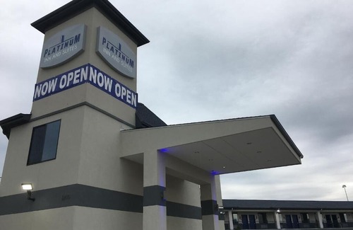 US 290 Hotel | Platinum Inn and Suites