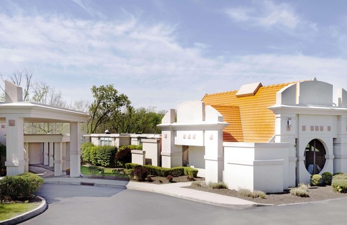 Newburgh Hotel | Howard Johnson by Wyndham Newburgh