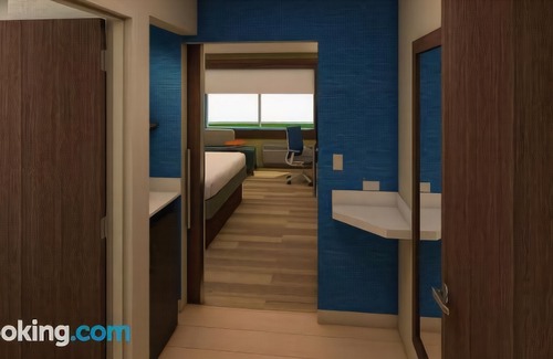Aurora Hotel | Holiday Inn Express & Suites Aurora, an Ihg Hotel