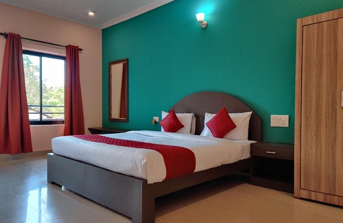 Morjim Hotel | Pleasure River Front