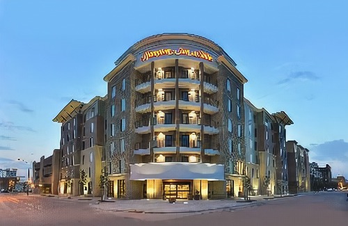 Court Avenue Entertainment District Hotel | Hampton Inn & Suites des Moines Downtown