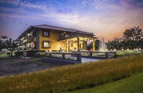 Satara Hotel | Cozy Basic Room in A Picturesque Wada 11