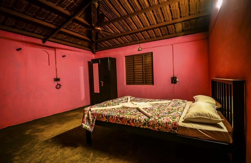 Satara Hotel | Cozy Basic Room in A Picturesque Wada 11
