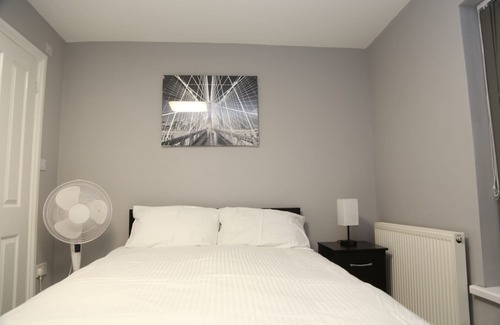 Woolwich Common Hotel | A A Guest Room7Near Royal Arsenal