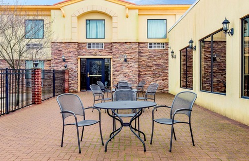 West Long Branch Hotel | La Quinta Inn by Wyndham West Long Branch