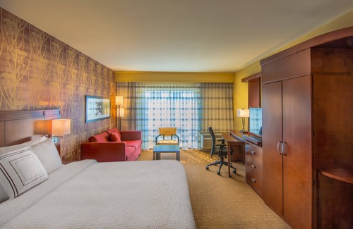 Charleston Hotel | Courtyard by Marriott Charleston Downtown/Civic Center