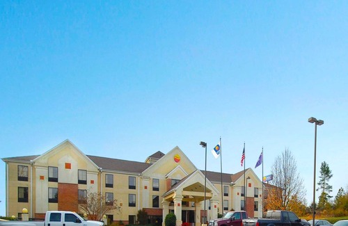 Valley Falls Hotel | Comfort Inn & Suites at I-85