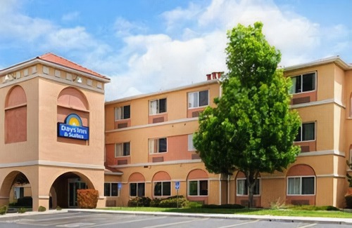 Victory Hills Hotel | Days Inn & Suites by Wyndham Airport Albuquerque