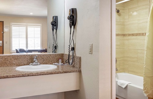 Moreno Valley Hotel | Econo Lodge Moreno Valley