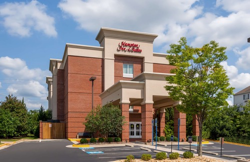 Herndon Hotel | Hampton Inn & Suites Herndon-Reston