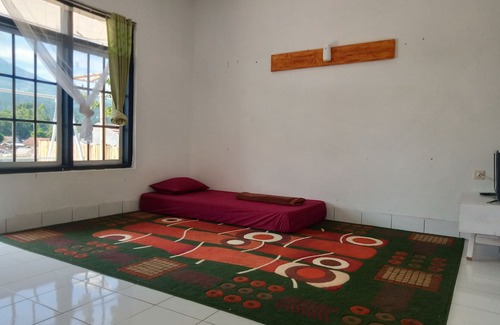 Cisurupan Hotel | Adk Papandayan Homestay & Tour