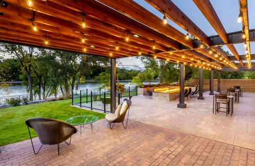 Appleton Hotel | Courtyard by Marriott Appleton Riverfront