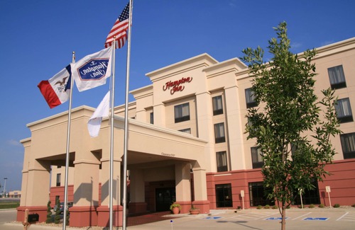Waterloo Hotel | Hampton Inn Waterloo