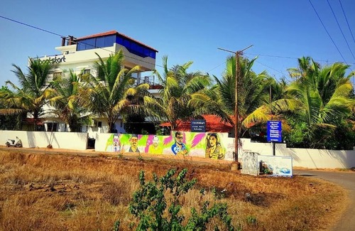 Mandrem Hotel | Moustache Goa CoWork Hostel