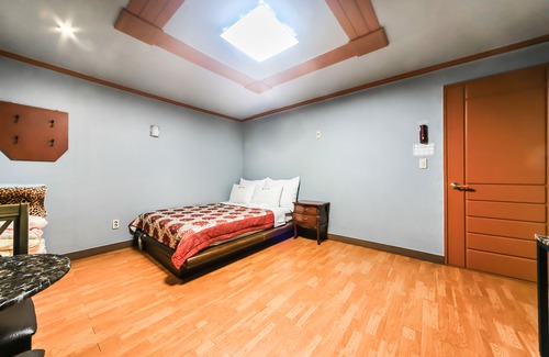 Somun Hotel | Geojedo Gohyeon Manhattan