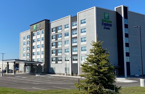 Aurora Hotel | Holiday Inn Express & Suites Aurora, an Ihg Hotel