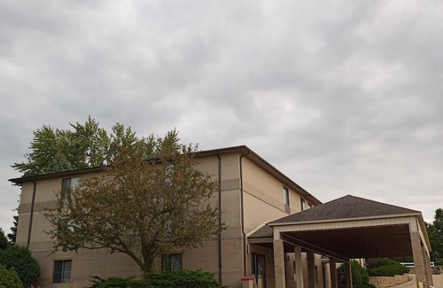 Maquoketa Hotel | Econo Lodge