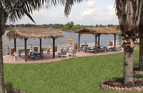 Cypress Gardens Hotel | Lake Roy Beach Inn - Winter Haven