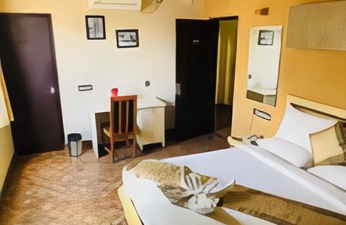 5th Block Hotel | Emerald Suites
