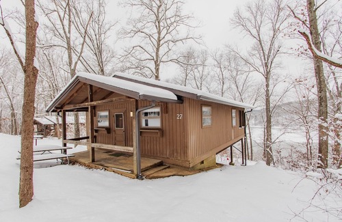 Glouster Hotel | Burr Oak Lodge and Conference Center