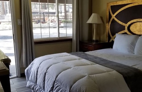 Tahoe Island Hotel | Emerald Bay Lodge