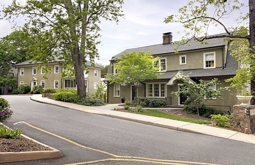 Jefferson Park Avenue Hotel | Oakhurst Inn