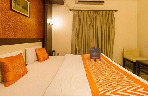 Gandhi Nagar Hotel | OYO 1161 Hotel Golden Residency