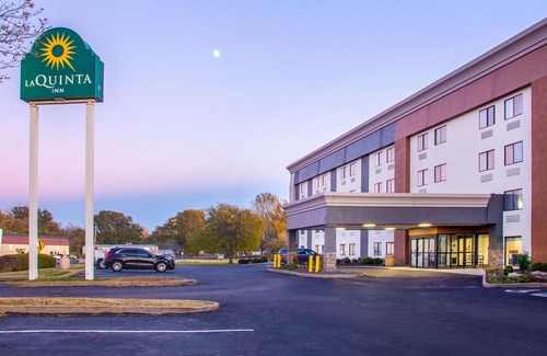 Hazelwood Hotel | La Quinta Inn by Wyndham St. Louis Hazelwood - Airport North