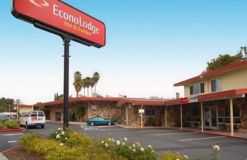 Oakland Hotel | Econo Lodge Inn & Suites Oakland Airport