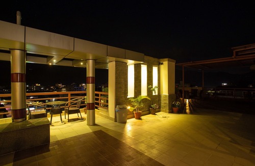 Pokhara Hotel | Hotel Lake Paradise