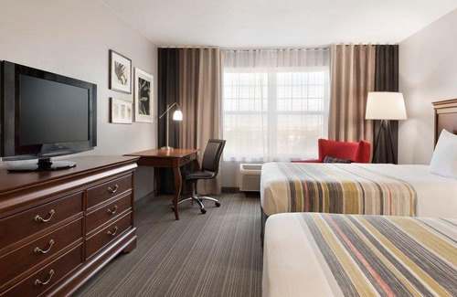 Little Chute Hotel | Country Inn & Suites by Radisson, Appleton North, WI