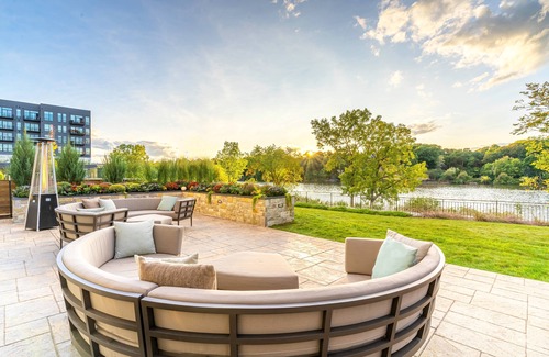Appleton Hotel | Courtyard by Marriott Appleton Riverfront