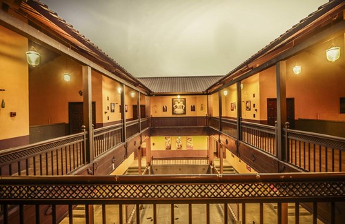Satara Hotel | Cozy Basic Room in A Picturesque Wada 2