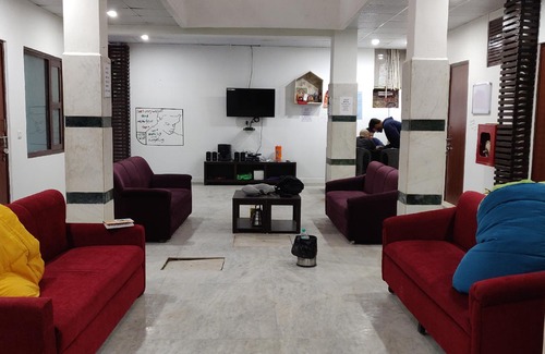 Taj Ganj Hotel | Joey's Hostel