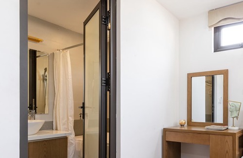 Cong Vi Hotel | 22Housing 60 Linh Lang