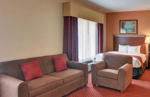 Mabank Hotel | Quality Suites Near Cedar Creek Lake
