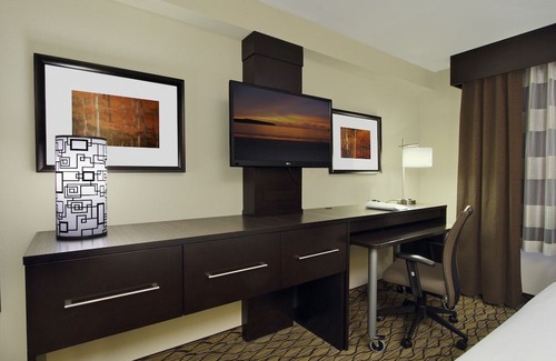 Colorado Springs Hotel | Holiday Inn Express - Colorado Springs - First & Main, an Ihg Hotel