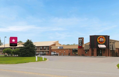 Howell Hotel | Magnuson Hotel Howell/Brighton