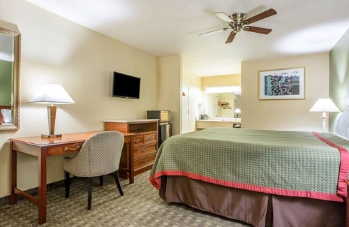 Delano Hotel | Rodeway Inn Delano