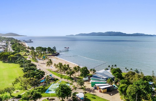 North Ward Hotel | Aquarius on The Beach