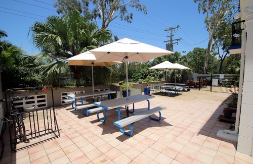 Picnic Bay Hotel | Cstay